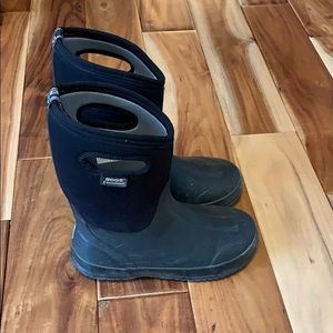 Bog Insulated Classic Black Boots big Kid SZ 5